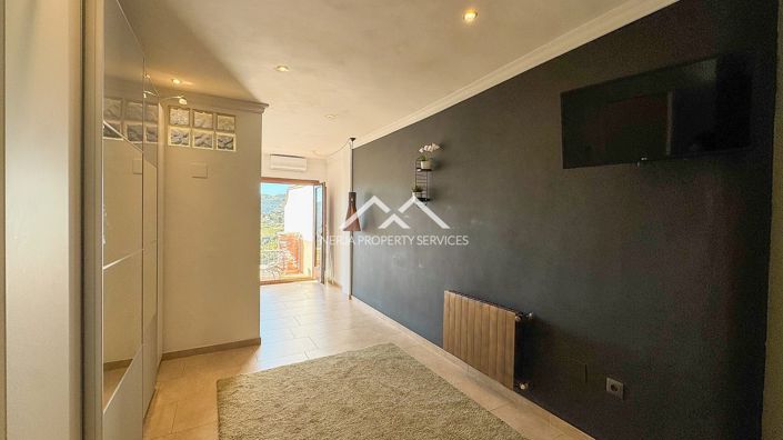 Image No.27-5 Bed Property for sale