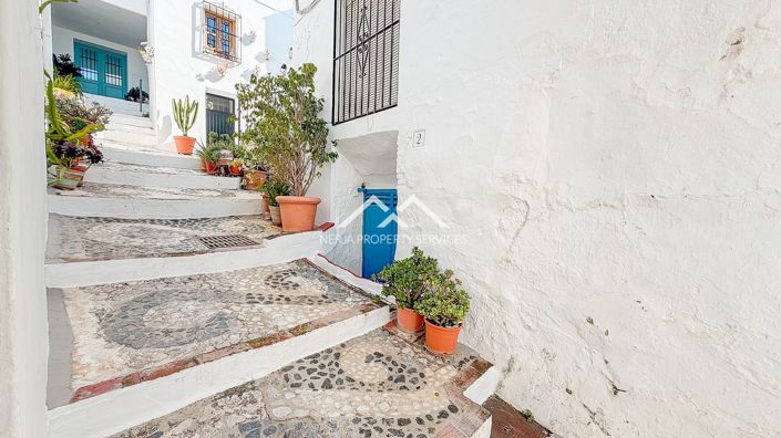 Image No.2-2 Bed Townhouse for sale