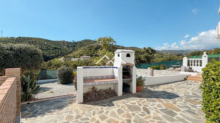 Image No.3-Villa de 4 chambres à vendre à Nerja