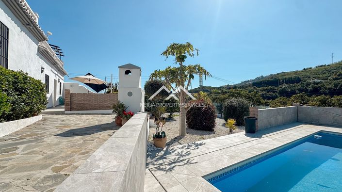 Image No.4-Villa de 4 chambres à vendre à Nerja