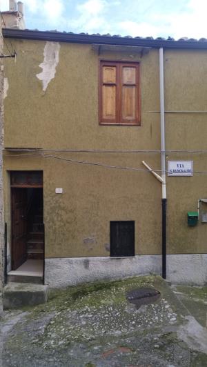 Image No.2-4 Bed House for sale