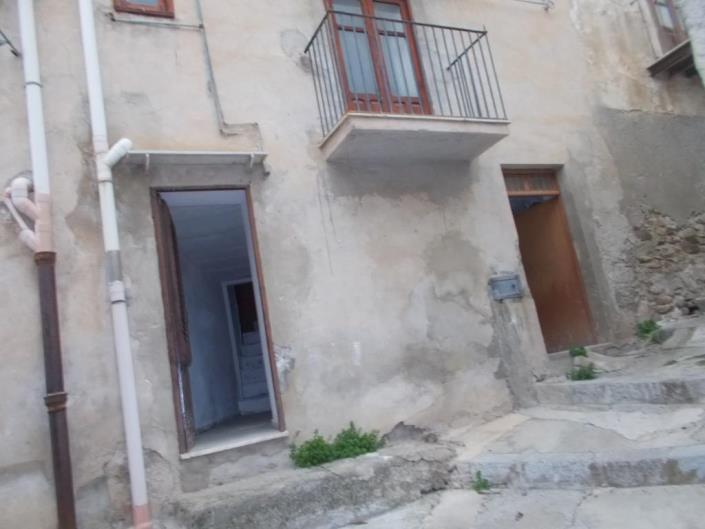 Image No.6-3 Bed House for sale