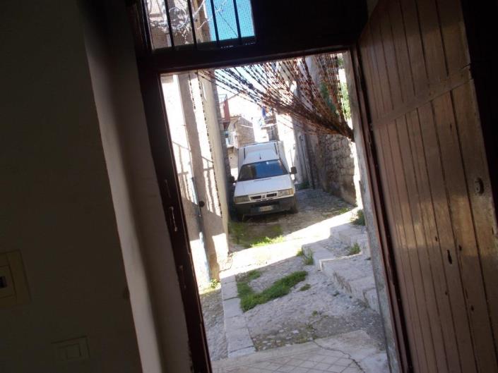 Image No.9-2 Bed House for sale
