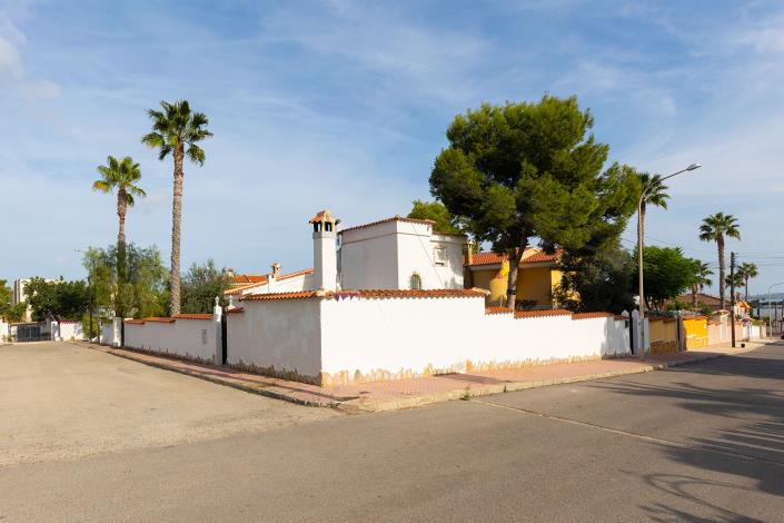 Image No.47-5 Bed Villa / Detached for sale