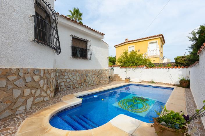 Image No.36-5 Bed Villa / Detached for sale