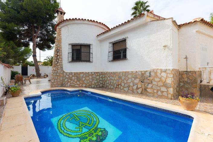 Image No.2-5 Bed Villa / Detached for sale