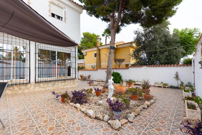 Image No.30-5 Bed Villa / Detached for sale