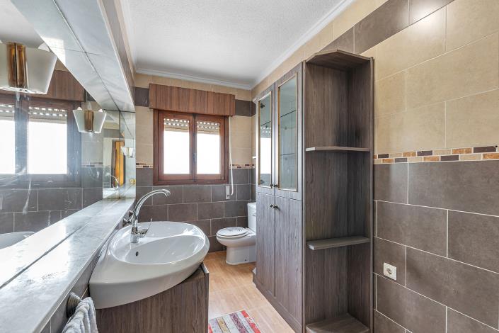 Image No.12-5 Bed Villa / Detached for sale