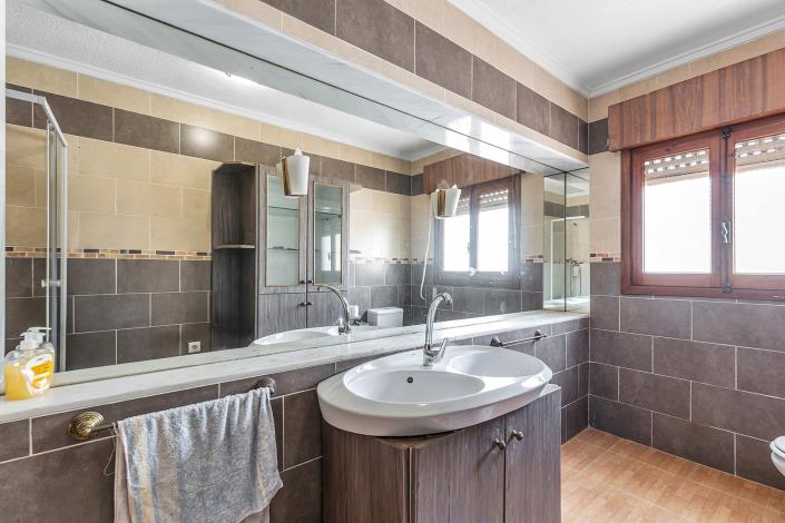 Image No.14-5 Bed Villa / Detached for sale