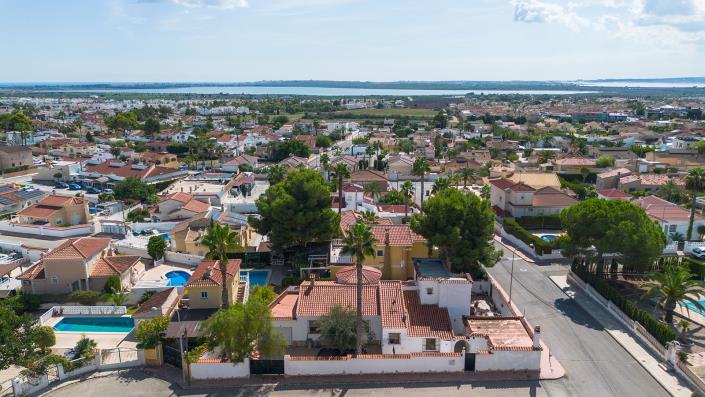 Image No.40-5 Bed Villa / Detached for sale