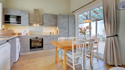 fitted kitchen