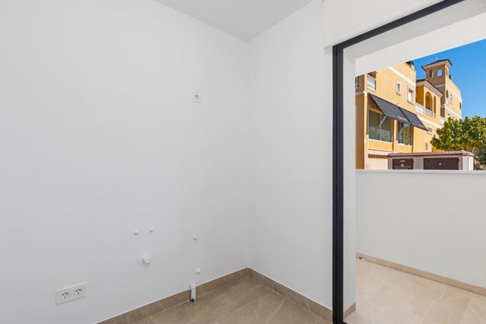 Image No.21-2 Bed Property for sale