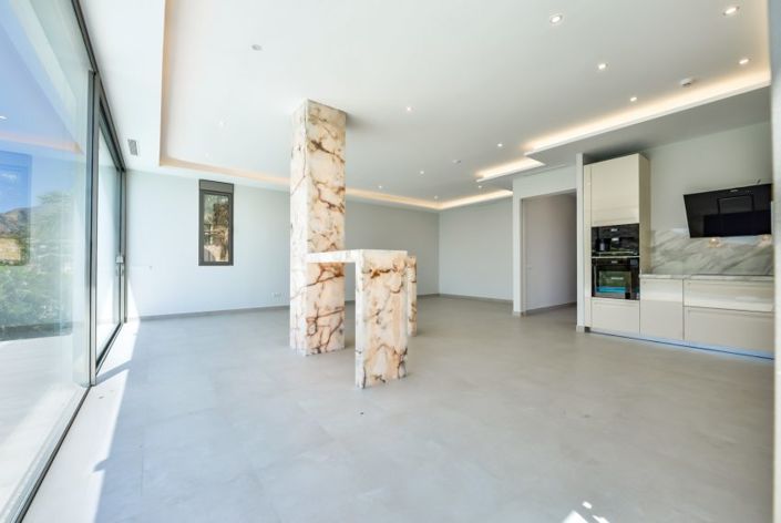 Image No.13-6 Bed Villa for sale
