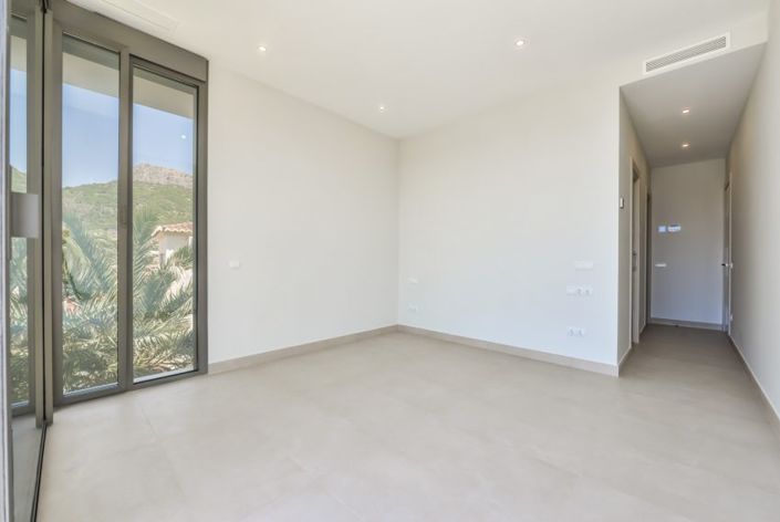 Image No.30-6 Bed Villa for sale