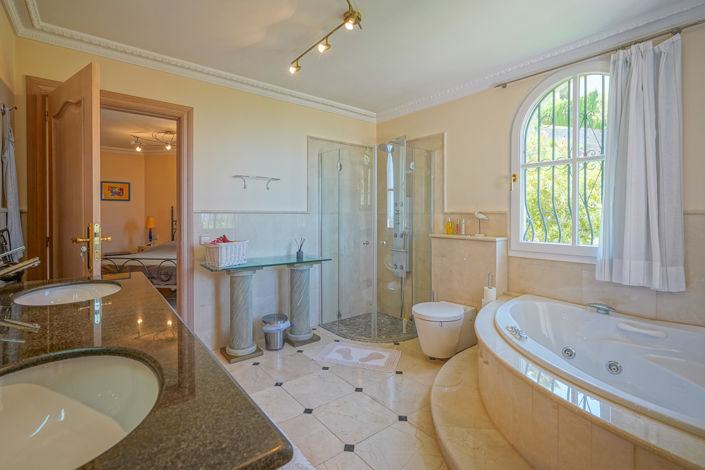 Image No.27-5 Bed Villa for sale
