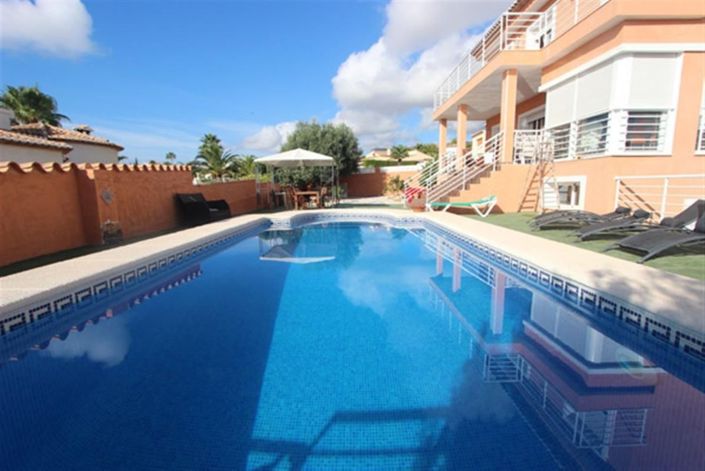 Image No.2-Villa de 4 chambres à vendre à Calpe