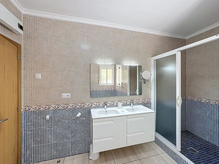 Image No.33-5 Bed Villa for sale