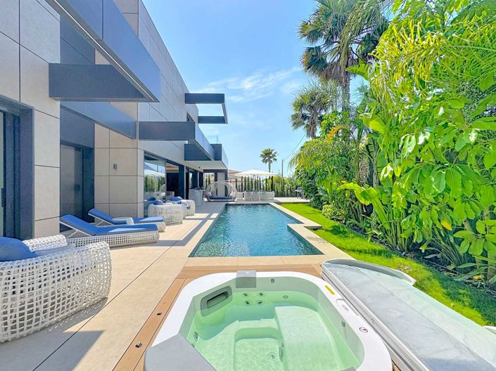 Image No.3-4 Bed Villa for sale