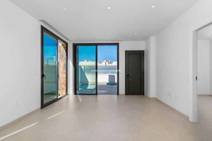 Image No.12-3 Bed Villa for sale