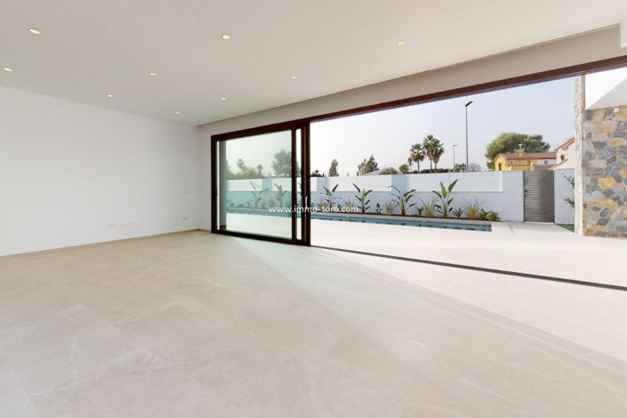 Image No.10-3 Bed Villa for sale