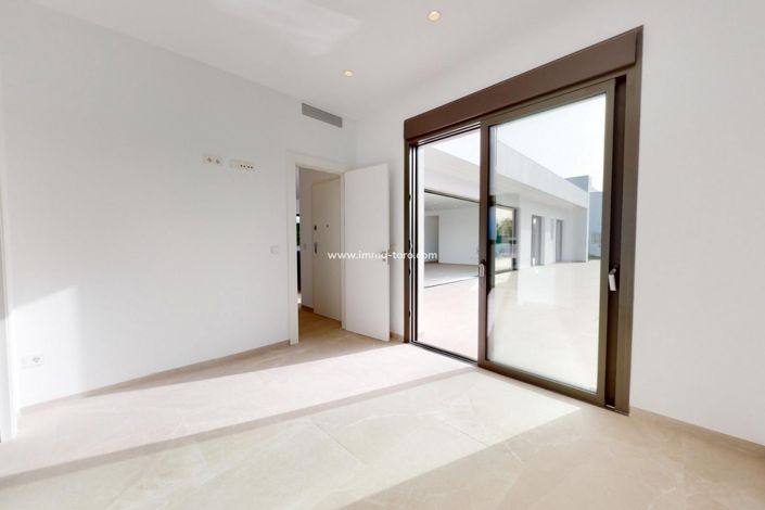 Image No.15-3 Bed Villa for sale