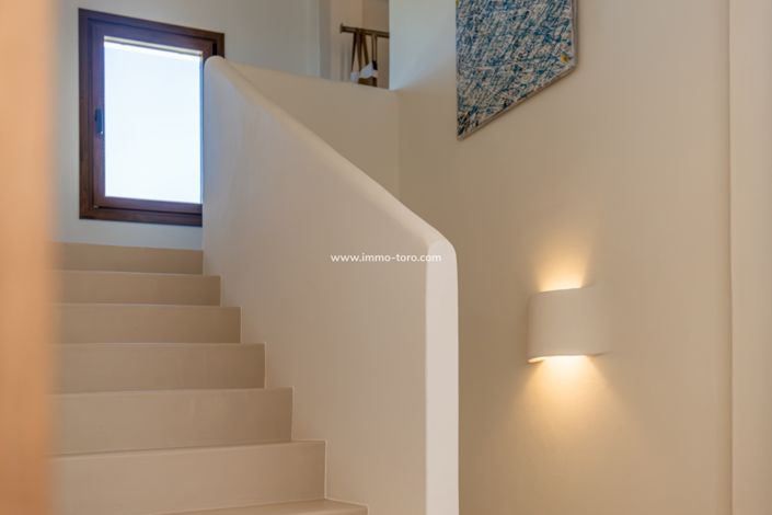 Image No.17-3 Bed Property for sale