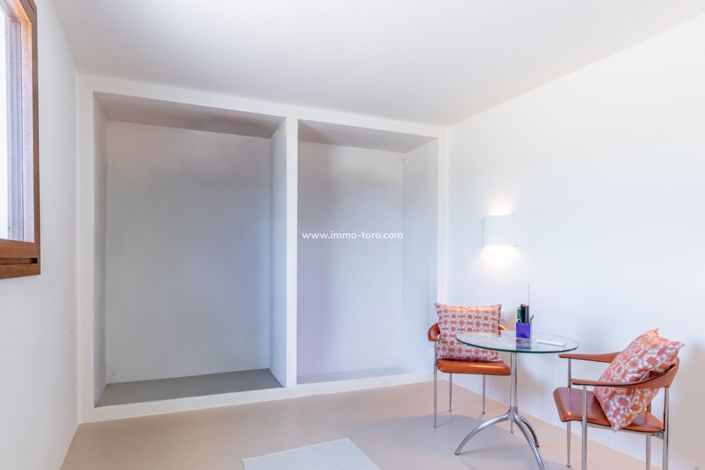 Image No.27-3 Bed Property for sale