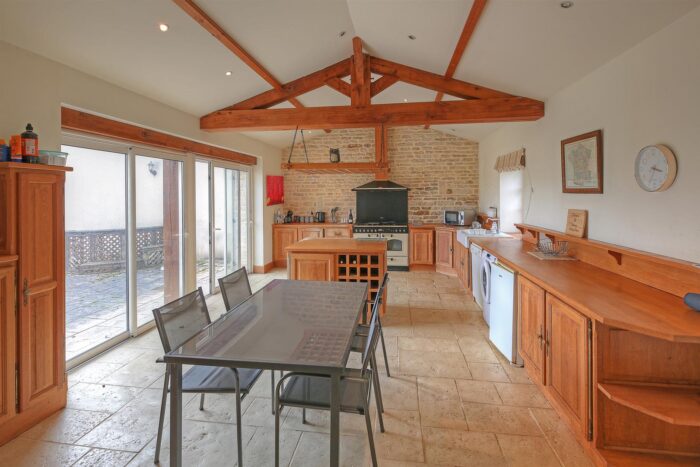 Image No.11-3 Bed House for sale