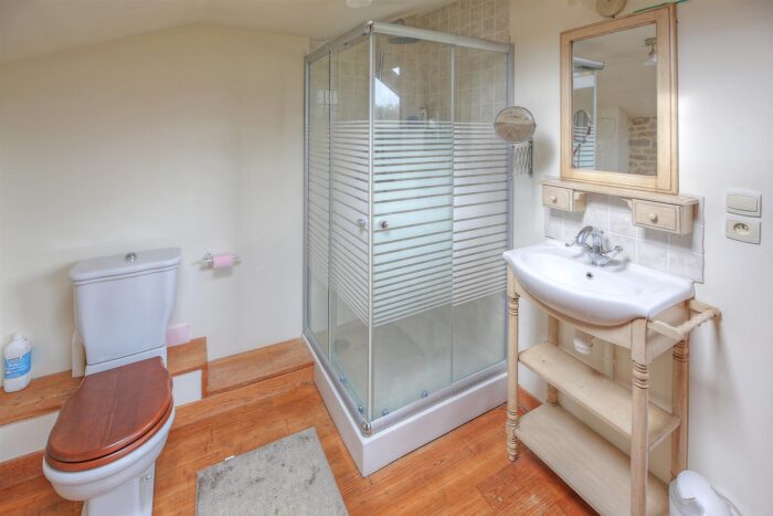 Image No.18-3 Bed House for sale