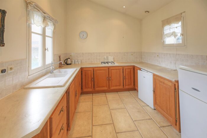 Image No.21-3 Bed House for sale