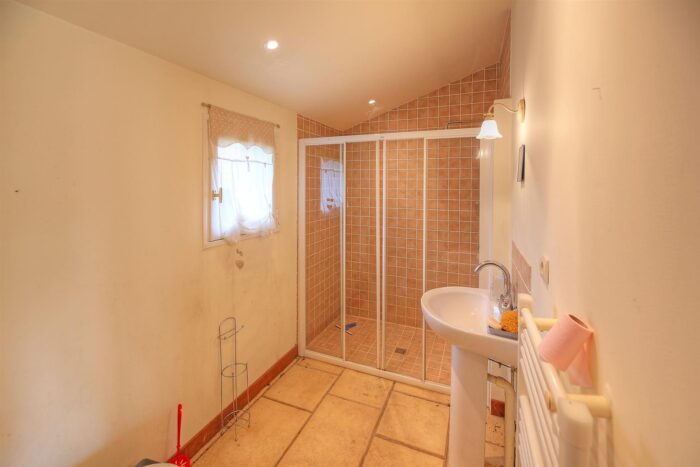 Image No.22-3 Bed House for sale