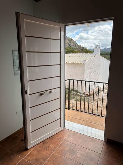 Image No.6-4 Bed Property for sale