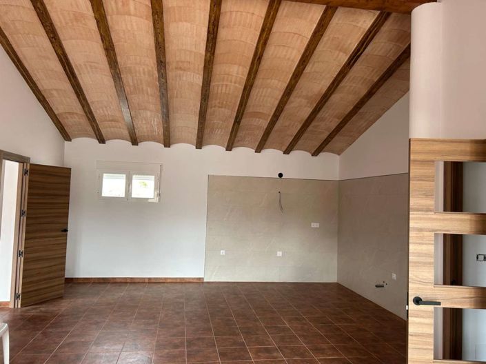 Image No.8-4 Bed Property for sale