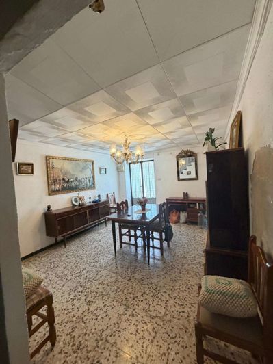 Image No.3-5 Bed Property for sale