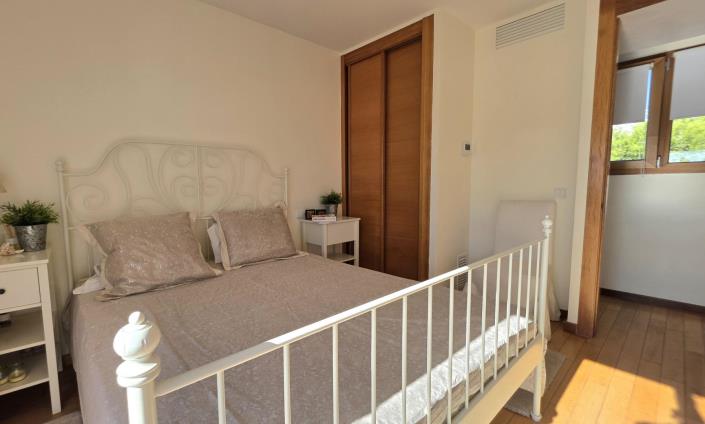 Image No.16-4 Bed Semi-Detached for sale