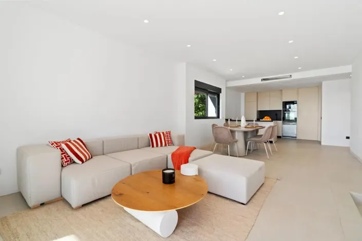 Image No.14-4 Bed Townhouse for sale