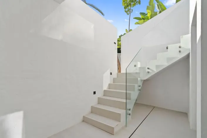 Image No.18-4 Bed Townhouse for sale
