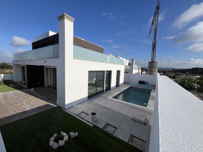 Image No.3-4 Bed Villa for sale