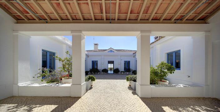 Image No.10-5 Bed Property for sale
