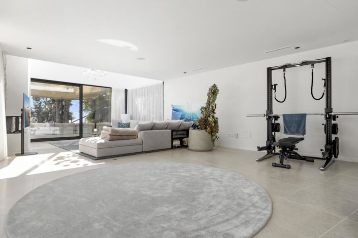 Image No.25-5 Bed Property for sale