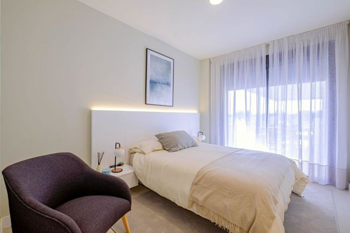 Image No.15-2 Bed Property for sale