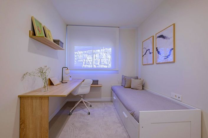 Image No.18-2 Bed Property for sale