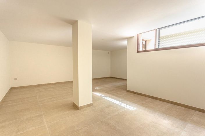 Image No.14-4 Bed Property for sale