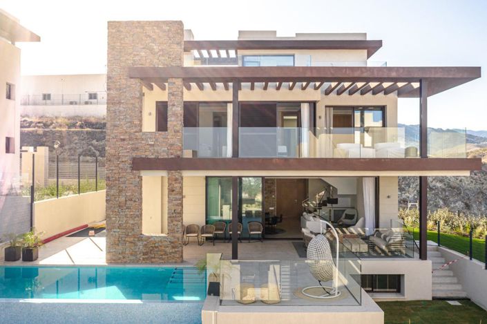 Image No.6-4 Bed Property for sale