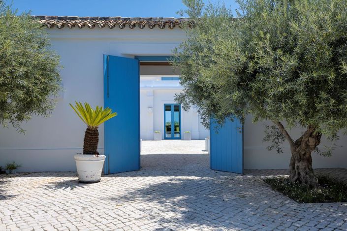 Image No.12-5 Bed Property for sale