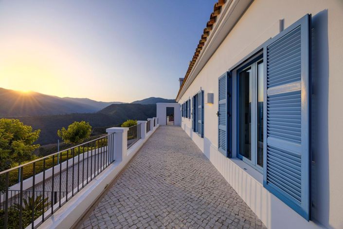 Image No.5-5 Bed Property for sale