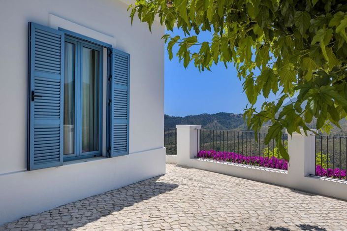 Image No.55-5 Bed Property for sale