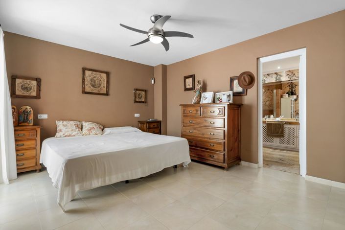 Image No.21-3 Bed Property for sale