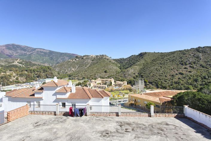 Image No.17-3 Bed Property for sale