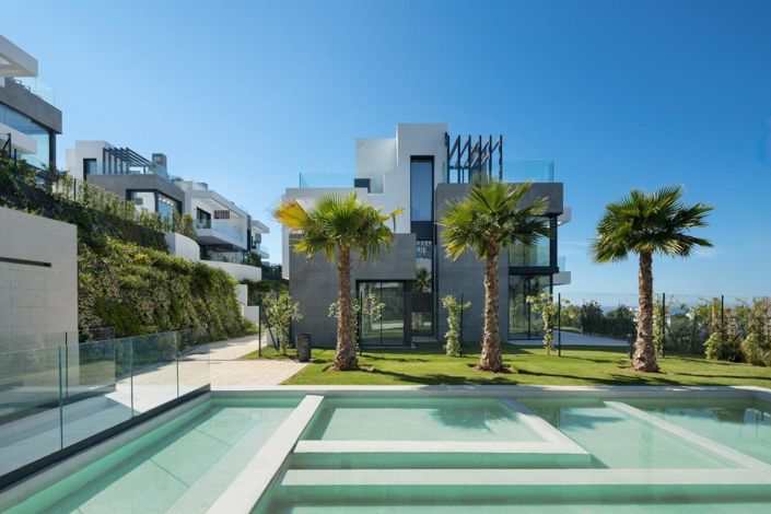 Image No.32-4 Bed Property for sale
